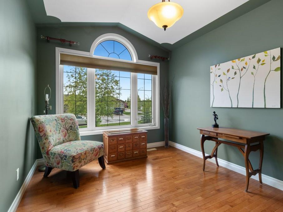 How to sell your home for top dollar in Red Deer, AB, call or text Red Deer Real Estate Agent Donna Empringham at 872-0105
